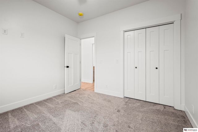 10005 S 180th Avenue Circle, Omaha, NE 68136