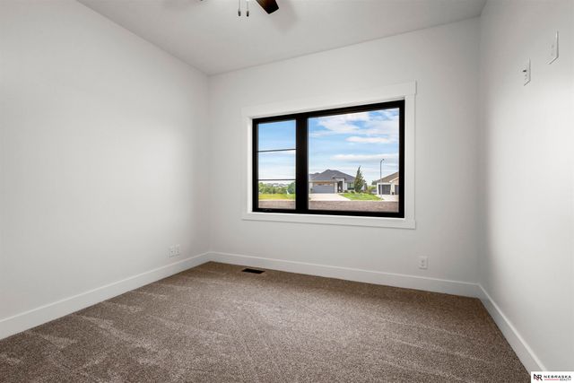 10005 S 180th Avenue Circle, Omaha, NE 68136