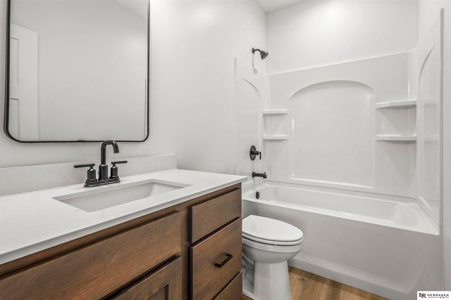 10005 S 180th Avenue Circle, Omaha, NE 68136