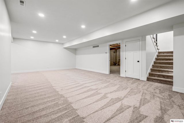 10005 S 180th Avenue Circle, Omaha, NE 68136