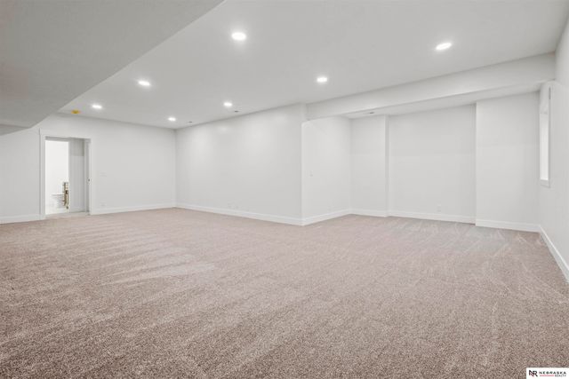 10005 S 180th Avenue Circle, Omaha, NE 68136