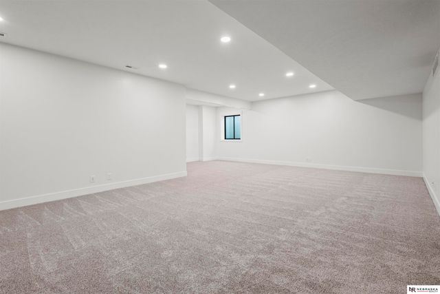 10005 S 180th Avenue Circle, Omaha, NE 68136