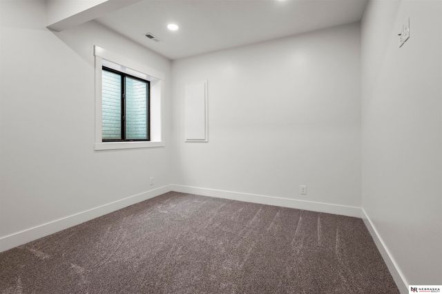 10005 S 180th Avenue Circle, Omaha, NE 68136