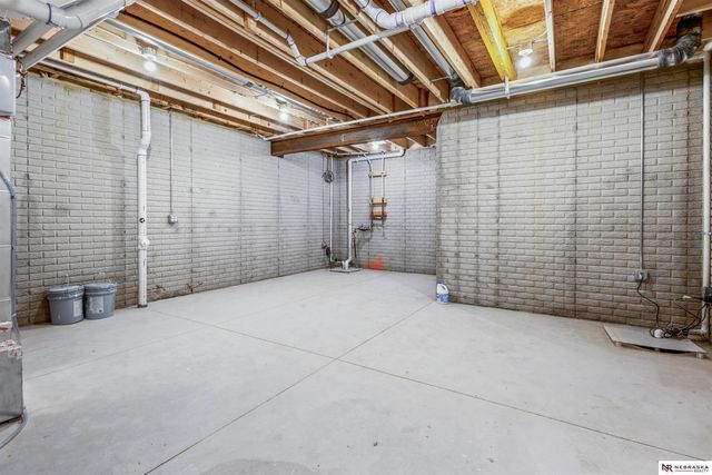 10005 S 180th Avenue Circle, Omaha, NE 68136