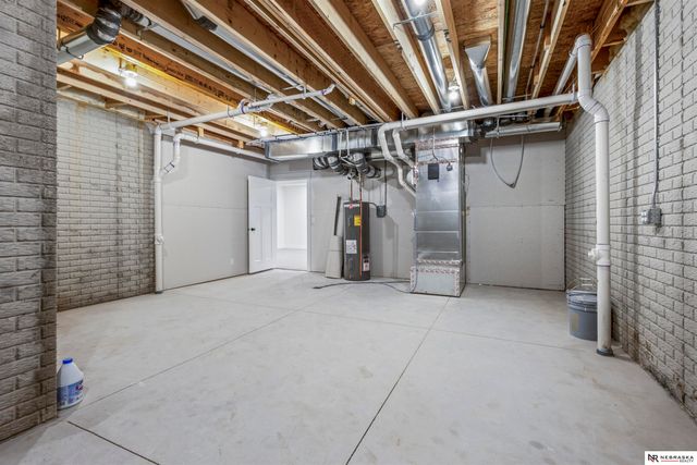 10005 S 180th Avenue Circle, Omaha, NE 68136