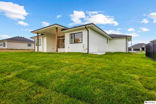 10005 S 180th Avenue Circle, Omaha, NE 68136