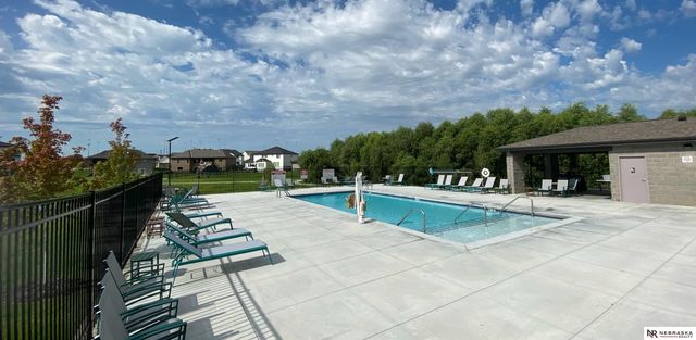 10005 S 180th Avenue Circle, Omaha, NE 68136