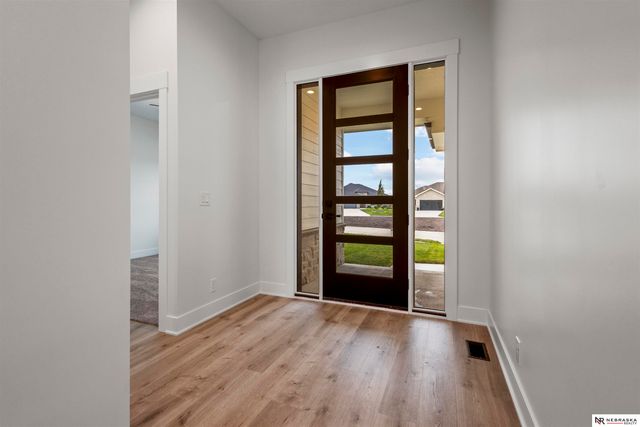 10005 S 180th Avenue Circle, Omaha, NE 68136