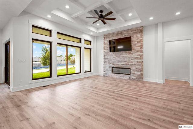 10005 S 180th Avenue Circle, Omaha, NE 68136