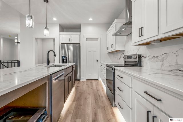 10005 S 180th Avenue Circle, Omaha, NE 68136