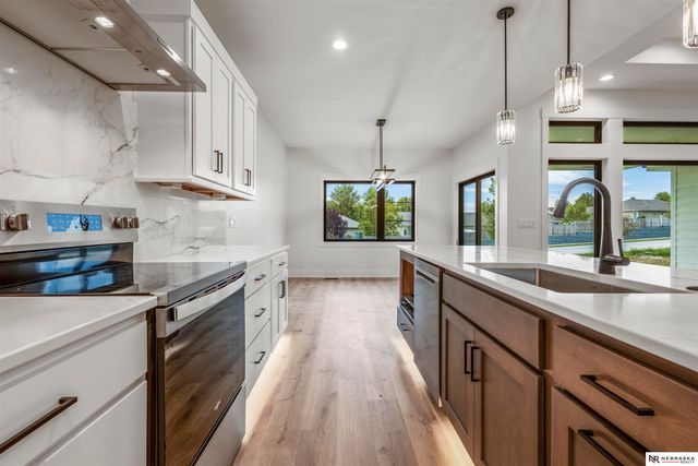 10005 S 180th Avenue Circle, Omaha, NE 68136