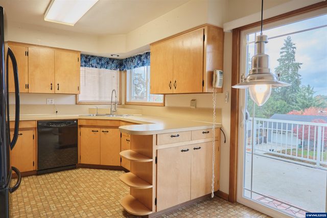 1992 Summit Av NW, Salem, OR 97304