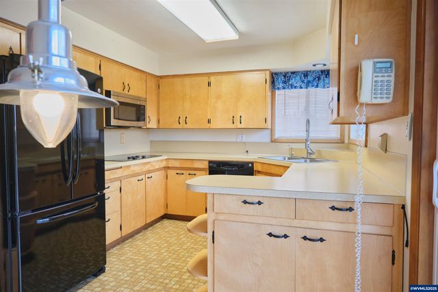 1992 Summit Av NW, Salem, OR 97304