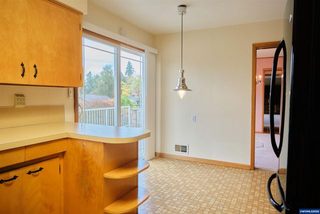 1992 Summit Av NW, Salem, OR 97304