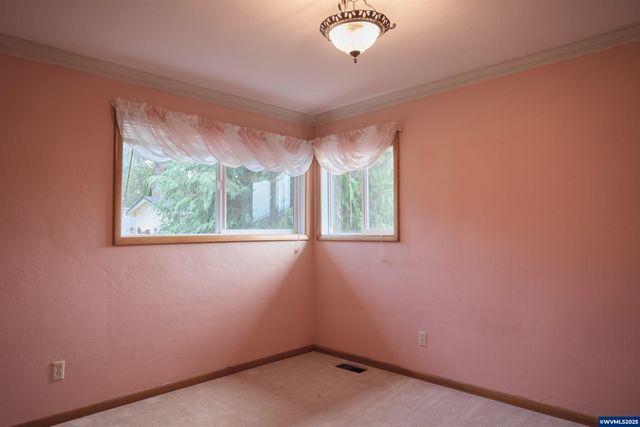 1992 Summit Av NW, Salem, OR 97304