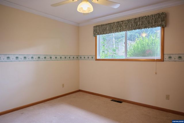 1992 Summit Av NW, Salem, OR 97304