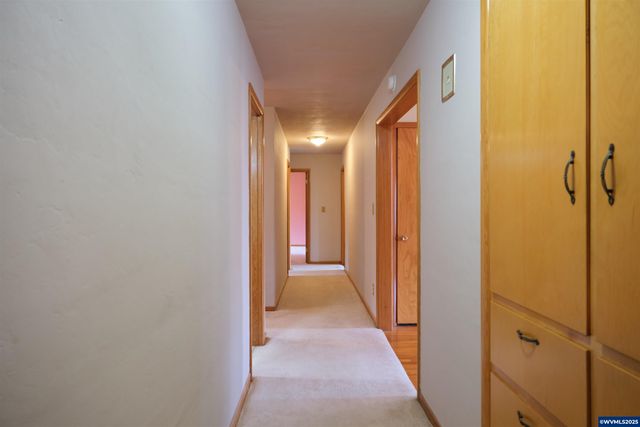 1992 Summit Av NW, Salem, OR 97304