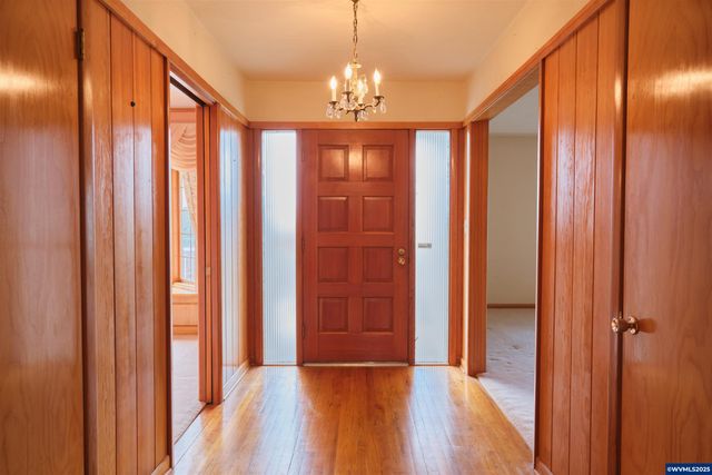 1992 Summit Av NW, Salem, OR 97304