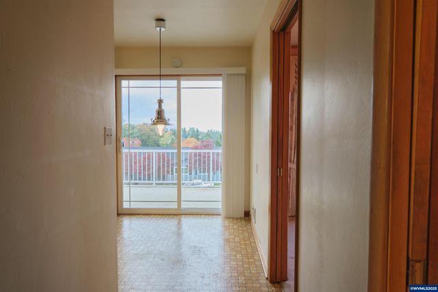 1992 Summit Av NW, Salem, OR 97304