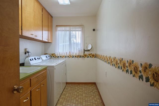 1992 Summit Av NW, Salem, OR 97304