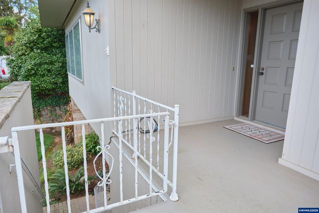 1992 Summit Av NW, Salem, OR 97304