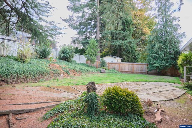 1992 Summit Av NW, Salem, OR 97304