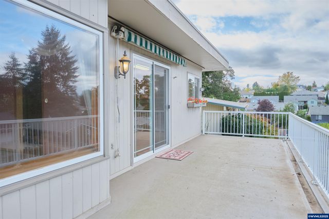 1992 Summit Av NW, Salem, OR 97304