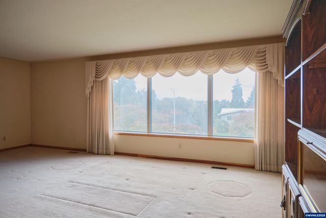 1992 Summit Av NW, Salem, OR 97304