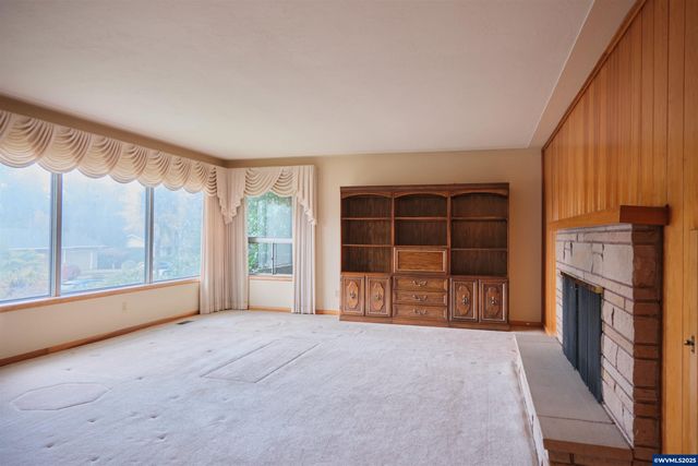 1992 Summit Av NW, Salem, OR 97304