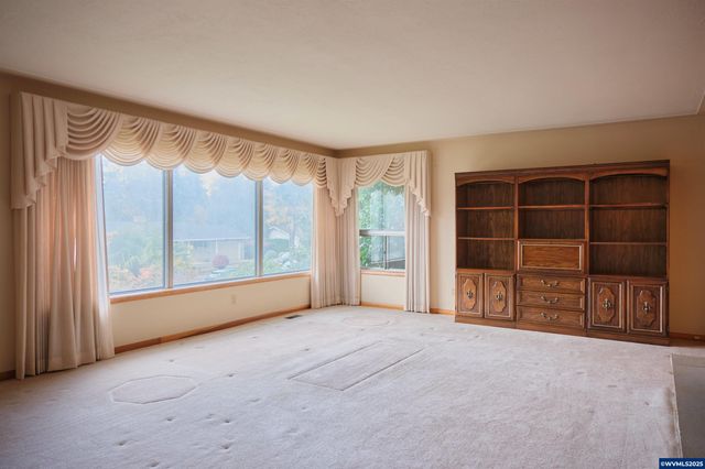 1992 Summit Av NW, Salem, OR 97304