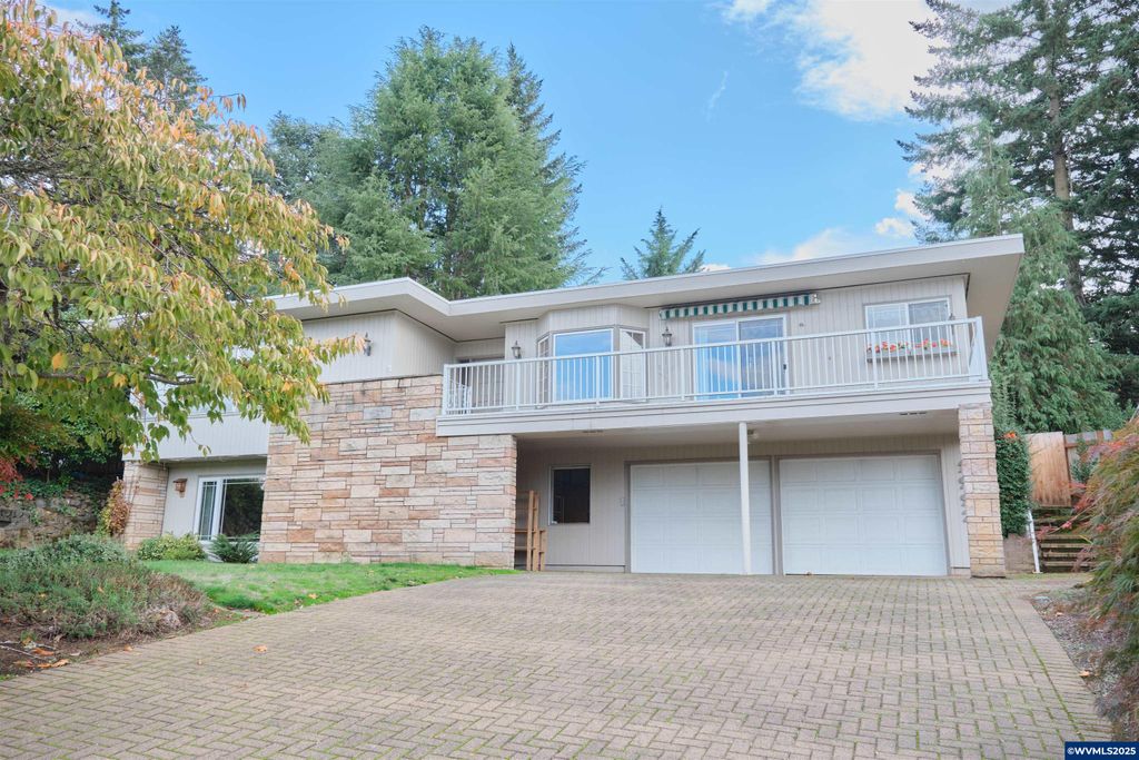 1992 Summit Av NW, Salem, OR 97304