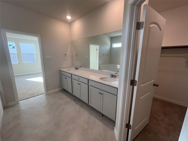 209 Woodrow LN, Liberty Hill, TX 78642