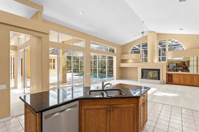 4917 LONDONDERRY DRIVE, Tampa, FL 33647