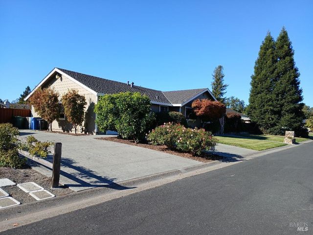 6133 Tamara Ln, Windsor, CA 95492