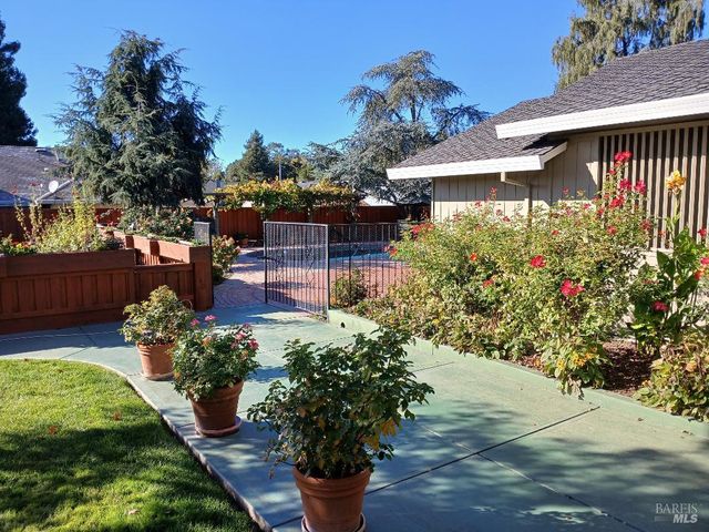 6133 Tamara Ln, Windsor, CA 95492