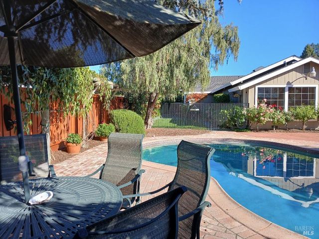 6133 Tamara Ln, Windsor, CA 95492