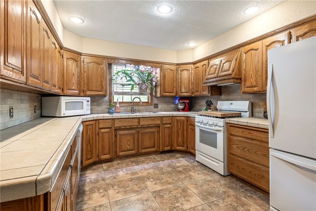 1609 SW 2nd Street, Bentonville, AR 72712
