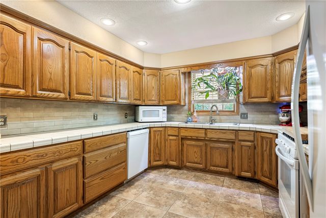 1609 SW 2nd Street, Bentonville, AR 72712