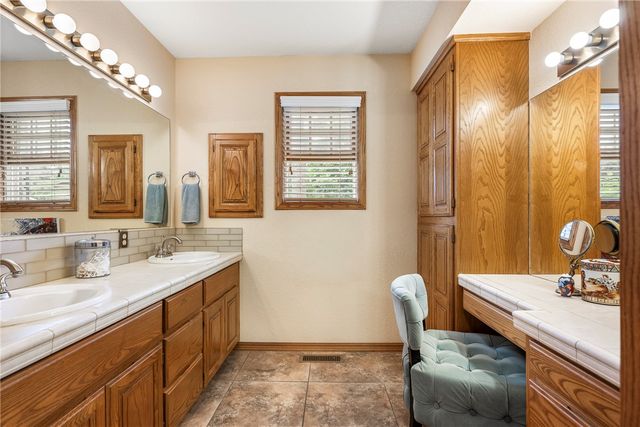 1609 SW 2nd Street, Bentonville, AR 72712