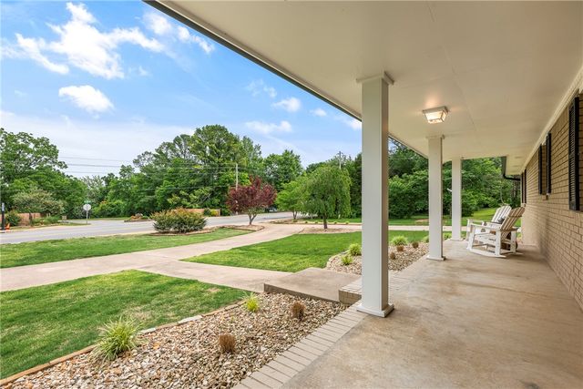 1609 SW 2nd Street, Bentonville, AR 72712