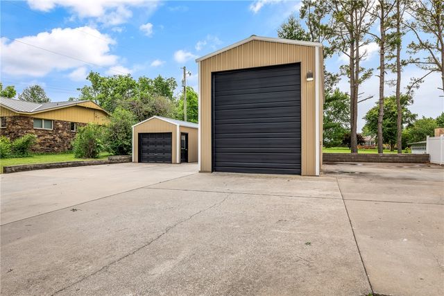 1609 SW 2nd Street, Bentonville, AR 72712