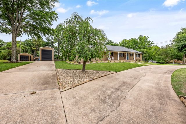 1609 SW 2nd Street, Bentonville, AR 72712