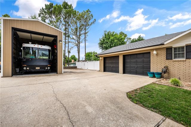 1609 SW 2nd Street, Bentonville, AR 72712