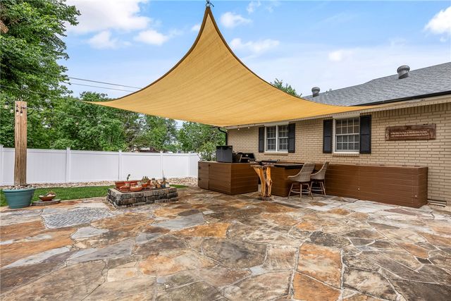 1609 SW 2nd Street, Bentonville, AR 72712