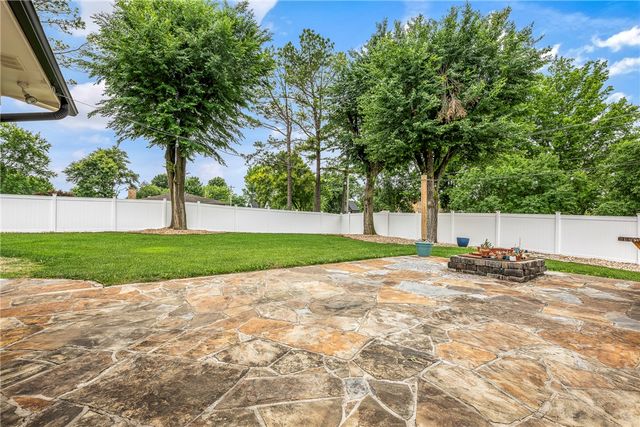 1609 SW 2nd Street, Bentonville, AR 72712