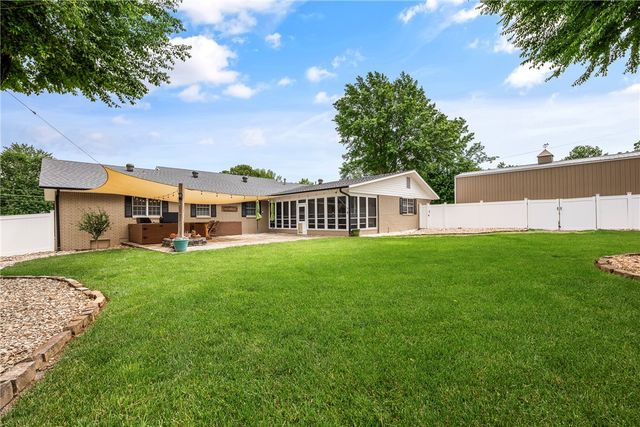 1609 SW 2nd Street, Bentonville, AR 72712