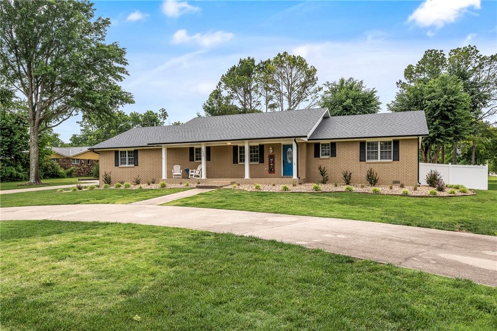 1609 SW 2nd Street, Bentonville, AR 72712