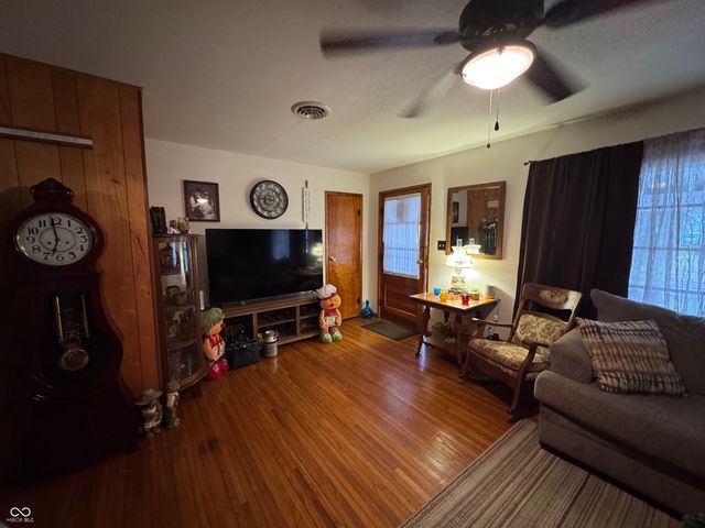 1004 N Perkins Street, Rushville, IN 46173