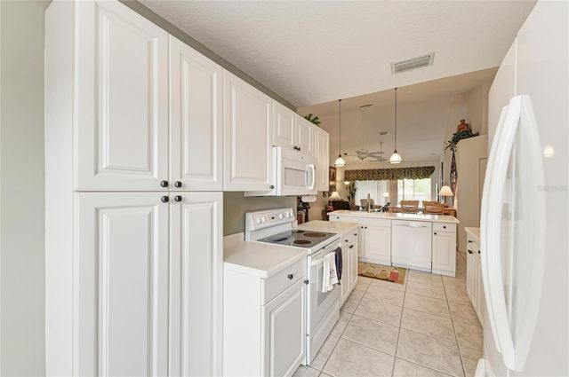 6821 FAIRVIEW TERRACE 6821, Bradenton, FL 34203