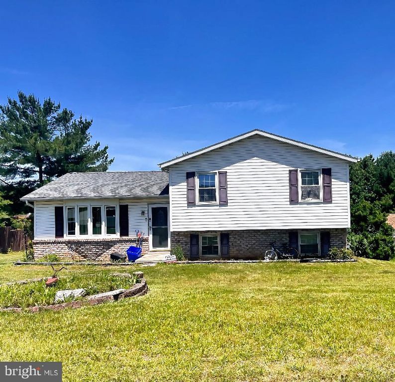 46 ALLEN DR, Hanover, PA 17331